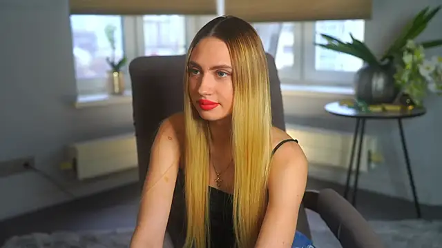 Snapshot of FreidaLerew chatting on November 8, 2025, 10:15 am FreidaLerew online show from November 8, 2025, 10:15 am