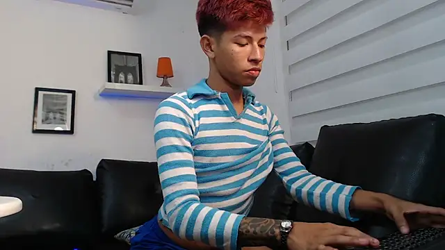 Snapshot of Tessachains_2_ chatting on November 7, 2025, 2:00 am Tessachains 2 online show from November 7, 2025, 2:00 am