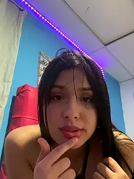 Chiquinquira3 online show from November 14, 2025, 3:16 am