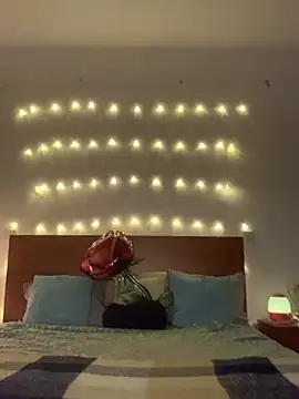 massagistahotbrunette online show from April 20, 2026, 10:00 pm