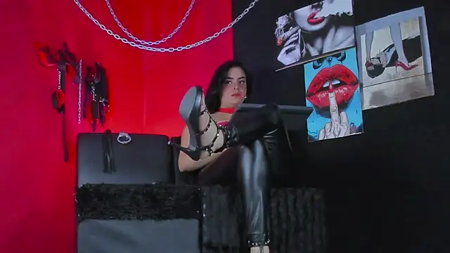 Snapshot of KatrinaStone chatting on November 19, 2025, 9:26 pm KatrinaStone online show from November 19, 2025, 9:26 pm