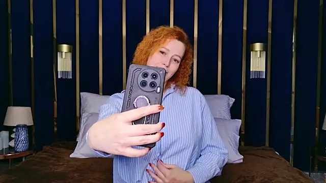 Snapshot of Evie_Berret chatting on December 4, 2025, 3:32 pm Evie Berret online show from December 4, 2025, 3:32 pm