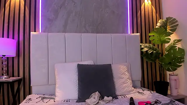 Carlotta de velour online show from March 14, 2026, 3:12 am