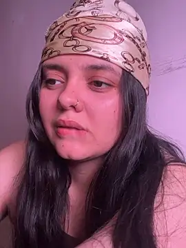 candicewest  online show from April 15, 2026, 11:27 pm