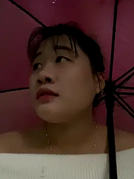 Lucia-a online show from November 18, 2025, 9:58 am