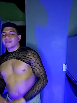 Snapshot of UrielRay13 chatting on November 12, 2025, 3:40 am UrielRay13 online show from November 12, 2025, 3:40 am