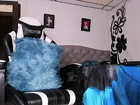 couple-hothot online show from March 8, 2026, 8:12 pm