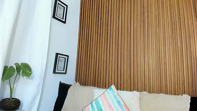 Snapshot of Mia_girl123 chatting on April 8, 2026, 1:38 am Mia girl123 online show from April 8, 2026, 1:38 am