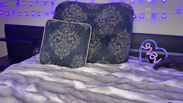 Fantasy Moonlightt online show from December 19, 2025, 12:23 pm