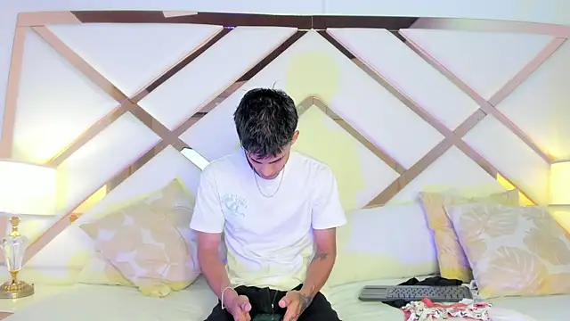 Snapshot of Aitana_valverde chatting on November 7, 2025, 7:47 pm Aitana valverde online show from November 7, 2025, 7:47 pm