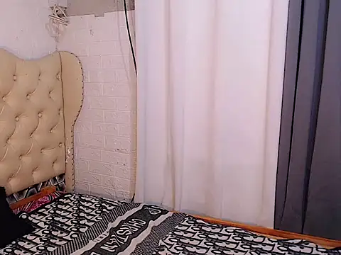 Snapshot of Sassy_Siarre chatting on December 4, 2025, 4:22 am Sassy Siarre online show from December 4, 2025, 4:22 am