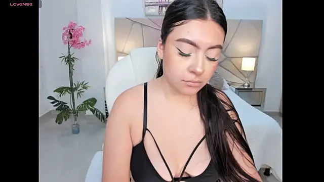 Snapshot of Maya_vexx chatting on December 4, 2025, 7:44 pm Maya vexx online show from December 4, 2025, 7:44 pm