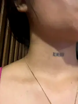 Snapshot of _vaiolet_owo chatting on November 9, 2025, 6:44 am vaiolet owo online show from November 9, 2025, 6:44 am