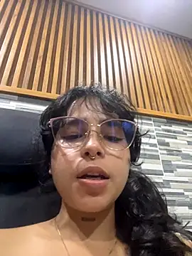 Snapshot of _vaiolet_owo chatting on November 9, 2025, 6:50 pm vaiolet owo online show from November 9, 2025, 6:50 pm