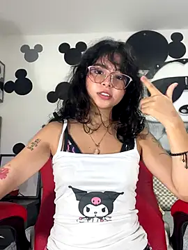 Snapshot of _vaiolet_owo chatting on November 10, 2025, 6:56 am vaiolet owo online show from November 10, 2025, 6:56 am