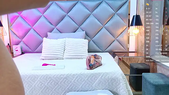 crystal gilton online show from November 23, 2025, 7:13 pm