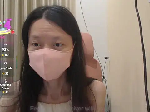 Lil-Cherries online show from November 10, 2025, 4:06 pm