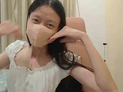 Lil-Cherries online show from February 3, 2026, 2:44 pm