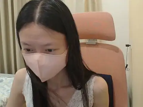 Lil-Cherries online show from March 17, 2026, 11:13 am