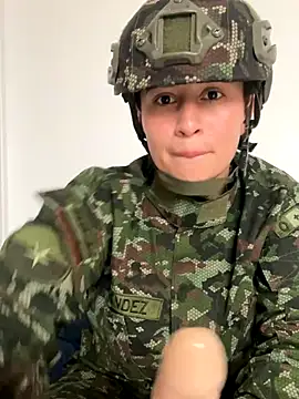 Snapshot of Miia_Hoot chatting on November 13, 2025, 5:34 pm Miia Hoot online show from November 13, 2025, 5:34 pm