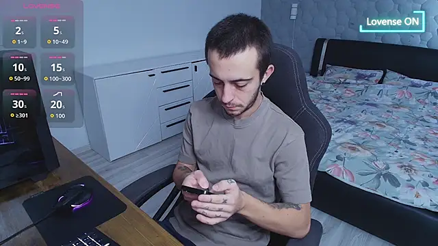 adamrayn online show from November 12, 2025, 9:53 am