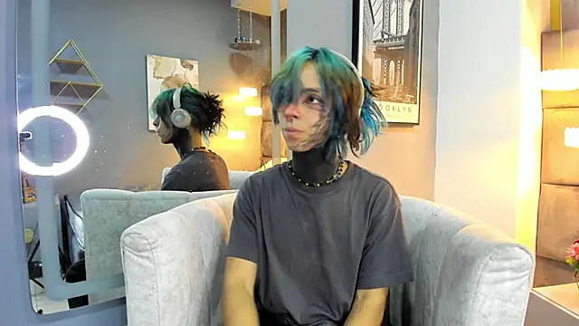 luxiel  online show from March 30, 2026, 8:43 pm