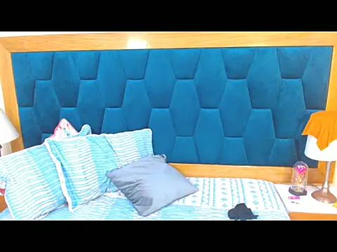 Snapshot of morrigan_luxus2 chatting on December 14, 2025, 11:31 pm morrigan luxus2 online show from December 14, 2025, 11:31 pm