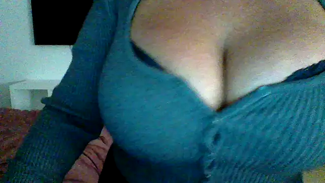 Snapshot of cleo094 chatting on November 20, 2025, 2:12 am cleo094 online show from November 20, 2025, 2:12 am