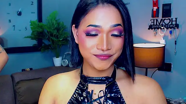 Snapshot of GwennGoddess chatting on November 17, 2025, 8:20 am GwennGoddess online show from November 17, 2025, 8:20 am