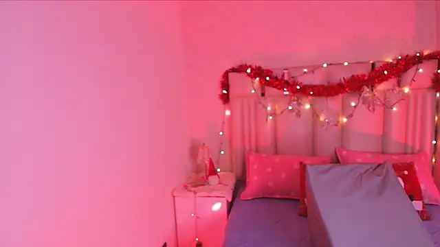 alanarose18 online show from November 27, 2025, 7:05 pm