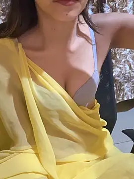 Snapshot of indianHasinna chatting on December 15, 2025, 7:51 pm indianHasinna online show from December 15, 2025, 7:51 pm