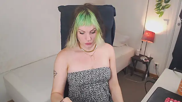 Snapshot of slutty_violet chatting on August 5, 2026, 7:17 pm slutty violet online show from August 5, 2026, 7:17 pm