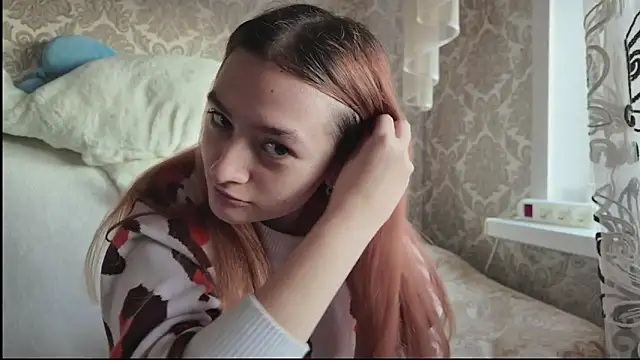 SweetLiaison online show from November 25, 2025, 6:57 am