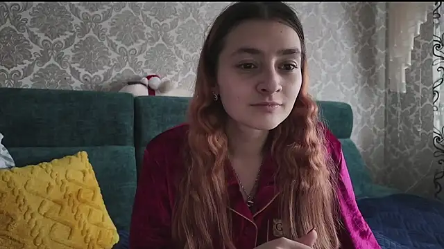 SweetLiaison online show from February 15, 2026, 1:52 pm