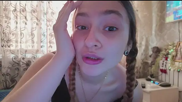 SweetLiaison online show from March 13, 2026, 5:36 am