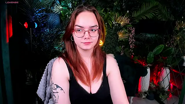 Snapshot of Lily__Evans chatting on November 25, 2025, 4:12 am Lily Evans online show from November 25, 2025, 4:12 am