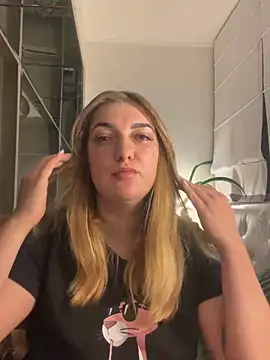 Snapshot of Avila_aa chatting on November 12, 2025, 9:25 pm Avila aa online show from November 12, 2025, 9:25 pm