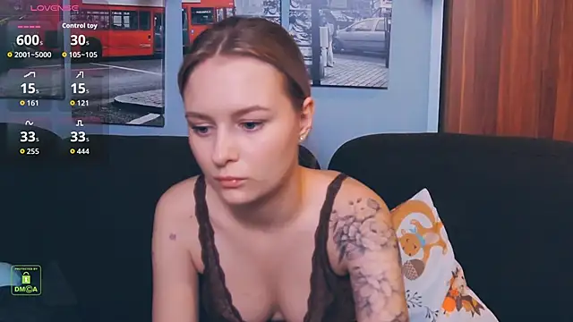 Snapshot of LunaAstra chatting on November 13, 2025, 3:55 pm LunaAstra online show from November 13, 2025, 3:55 pm