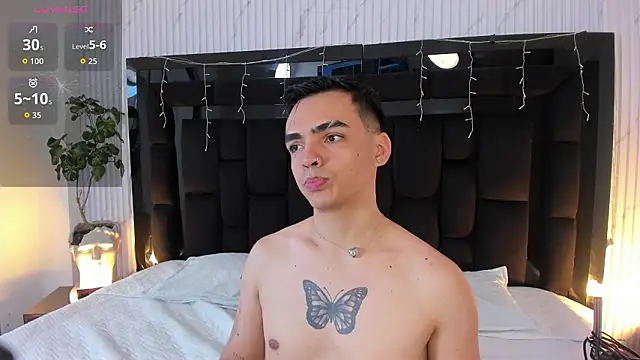 Snapshot of NicoKingg_ chatting on March 4, 2026, 12:33 pm NicoKingg online show from March 4, 2026, 12:33 pm