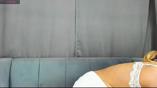 Monisees online show from November 16, 2025, 2:28 am