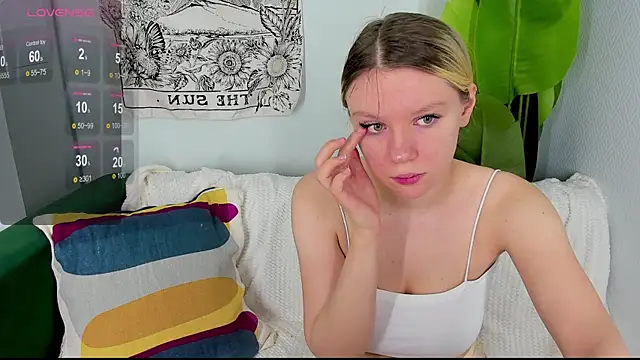 Monisees online show from January 14, 2026, 1:33 am