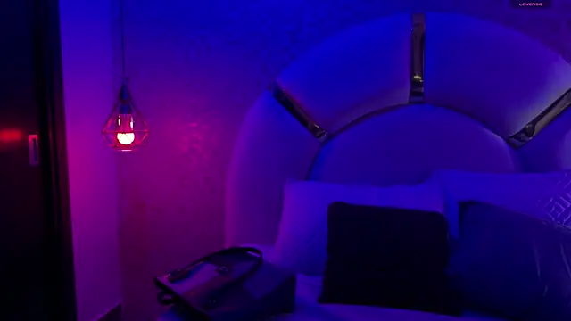 aria sm online show from November 12, 2025, 7:13 pm