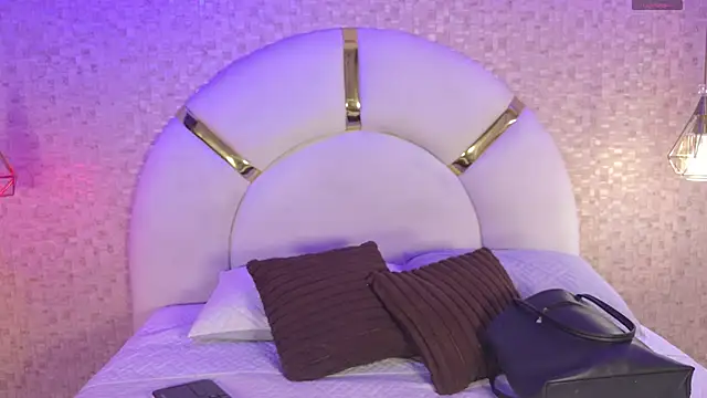 aria sm online show from November 19, 2025, 7:14 pm