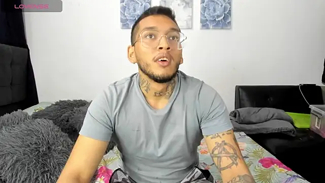 ariannawil online show from December 15, 2025, 12:37 am