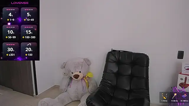 Snapshot of CamilaBliss chatting on December 2, 2025, 8:15 pm CamilaBliss online show from December 2, 2025, 8:15 pm