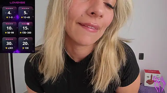 Snapshot of CamilaBliss chatting on December 19, 2025, 5:53 pm CamilaBliss online show from December 19, 2025, 5:53 pm