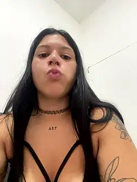 Snapshot of amazonaa9 chatting on January 9, 2026, 6:42 pm amazonaa9 online show from January 9, 2026, 6:42 pm