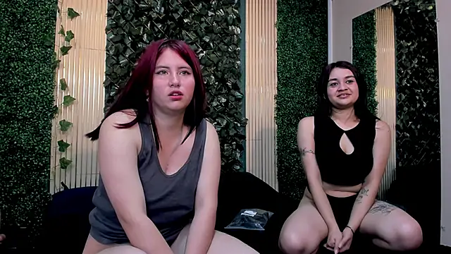 Snapshot of Lucy_and_Karoline chatting on November 15, 2025, 12:13 pm Lucy and Karoline online show from November 15, 2025, 12:13 pm