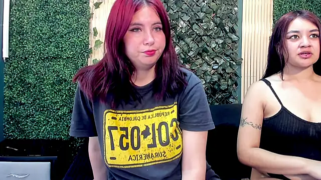 Snapshot of Lucy_and_Karoline chatting on November 20, 2025, 1:00 pm Lucy and Karoline online show from November 20, 2025, 1:00 pm