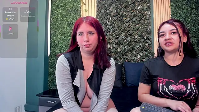 Snapshot of Lucy_and_Karoline chatting on December 18, 2025, 1:06 pm Lucy and Karoline online show from December 18, 2025, 1:06 pm